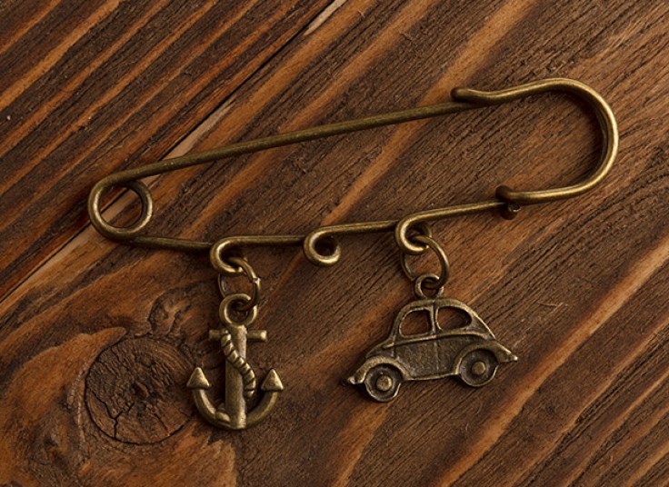 سنجاق سینه دست ساز