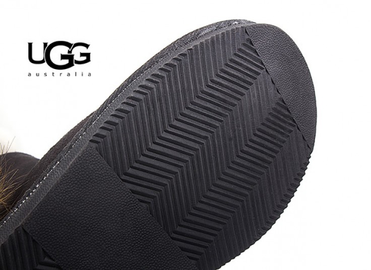 نیم بوت خزدار طرح UGG