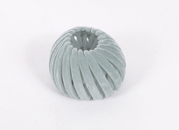 کلیپس گوجه‌ای مخملی