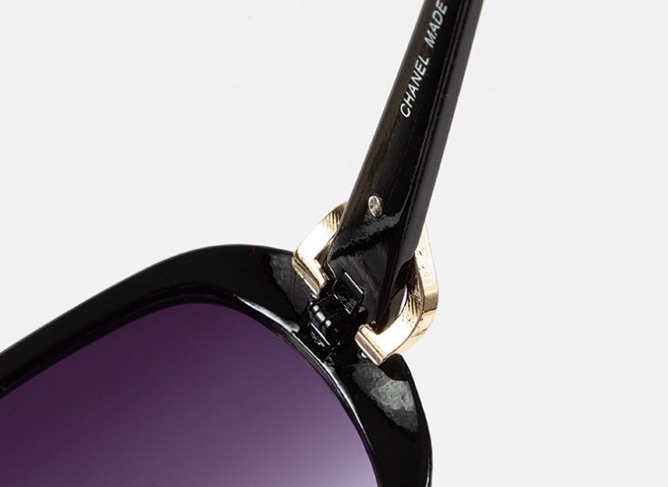 عینک زنانه طرح CHANEL