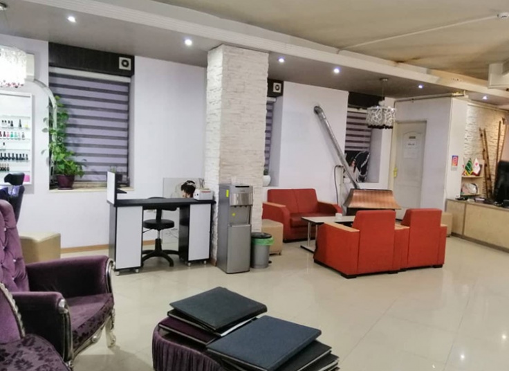 خدمات مژه و ابرو در عروس سرای پدیده