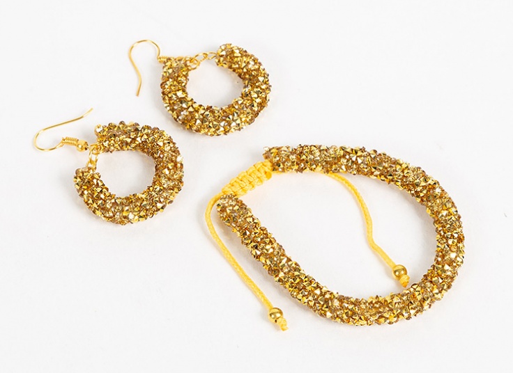 گوشواره و دستبند کریستالی