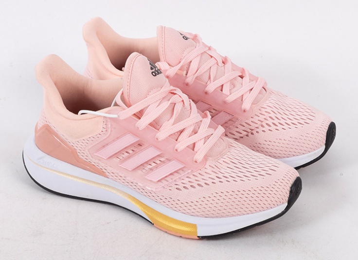 کتانی زنانه adidas