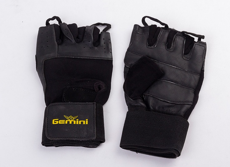 دستکش ورزشی