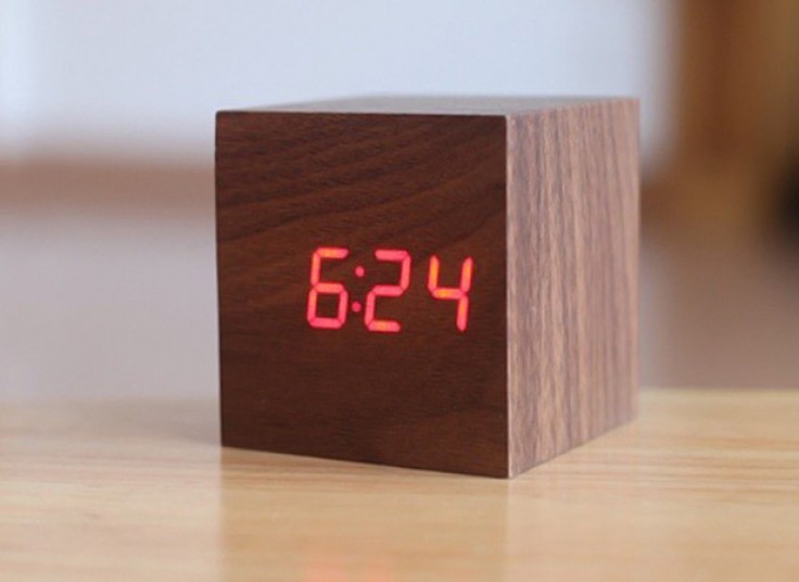 ساعت مربع رومیزی Wooden Clock