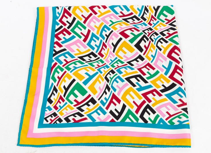 روسری ساتن ابریشم طرح Fendi