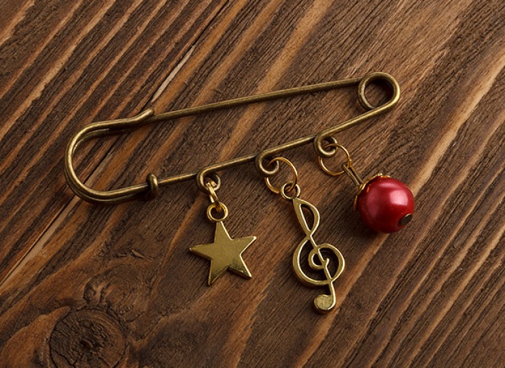 سنجاق سینه دست ساز