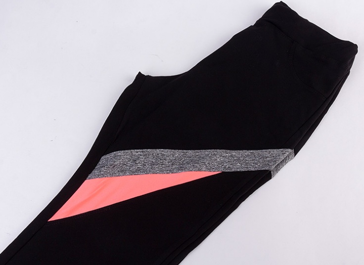 شلوار تیکه دوزی شده