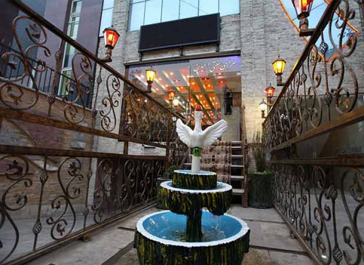 رستوران سرای سنتی اعیان