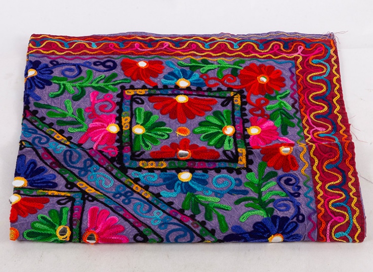 رومیزی سوزن دوزی و آینه کاری