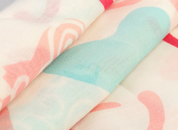 روسری نخی قواره دار طرح قلب