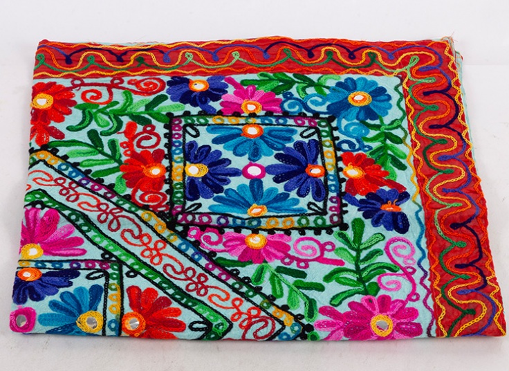 رومیزی سوزن دوزی و آینه کاری