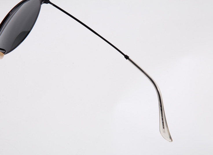 عینک آفتابی طرح Ray Ban