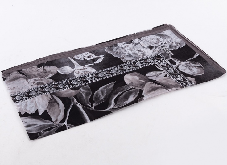 روسری طرح گل نخی