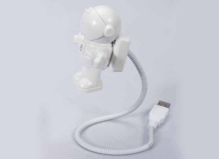 چراغ USB طرح فضانورد