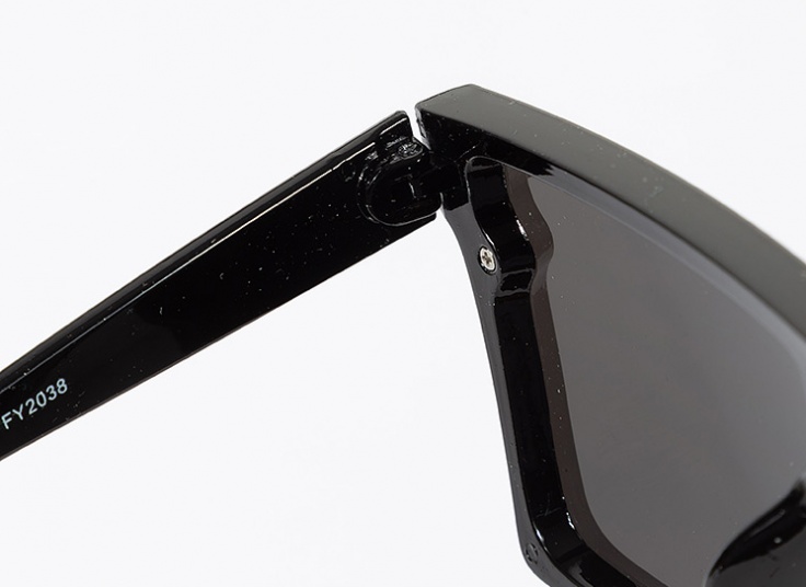 عینک آفتابی طرح YSL