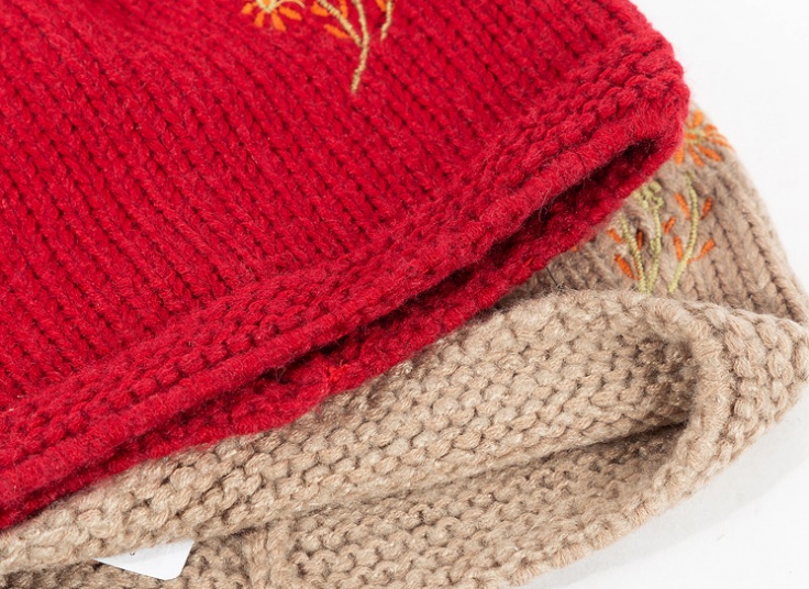 کلاه بافت منگوله دار Minette