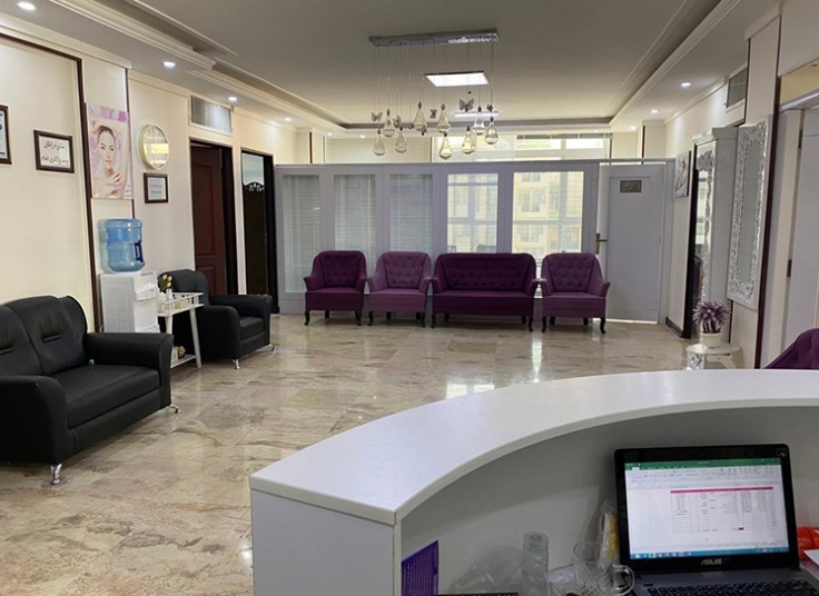 ماساژ درمانی صورت در کلینیک پوست ثنا (نارسیس)