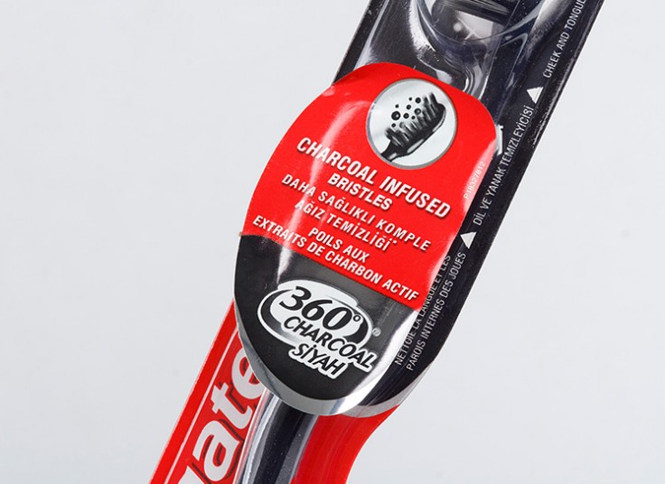 مسواک زغالی Colgate