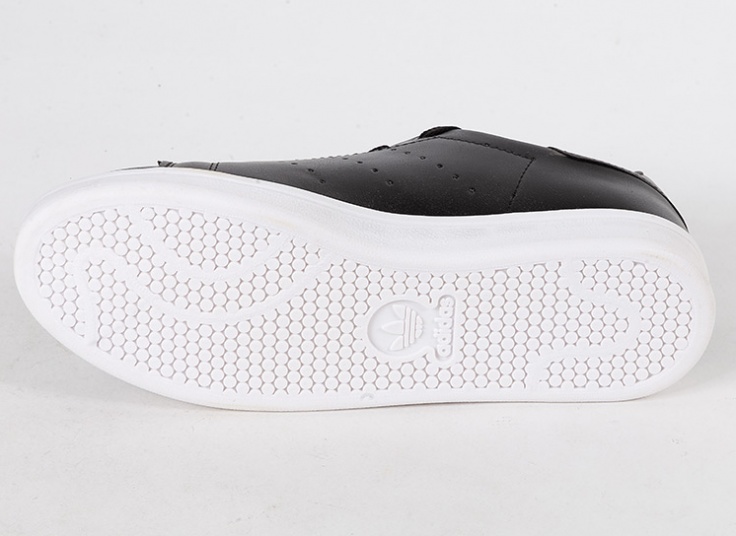 کتانی طرح Stan Smith