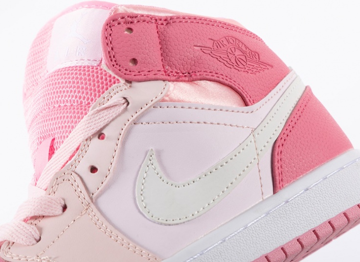 کتانی زنانه Nike Air Jordan 1