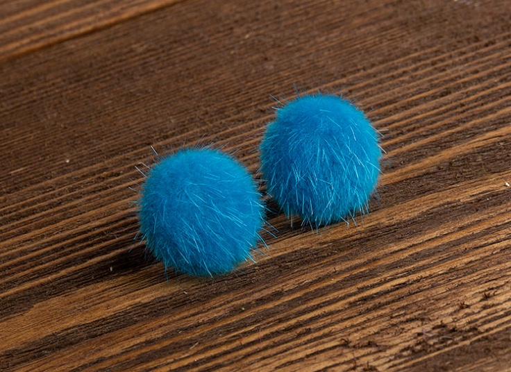 گوشواره میخی پشمی