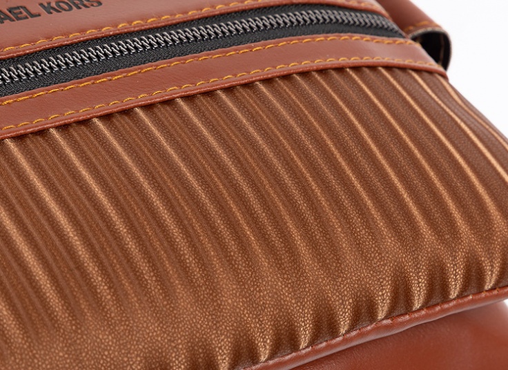 کیف پاسپورتی Michael Kors