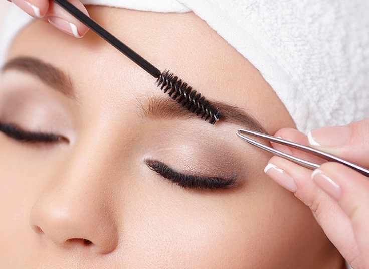 خدمات تخصصی مژه و ابرو یلدا