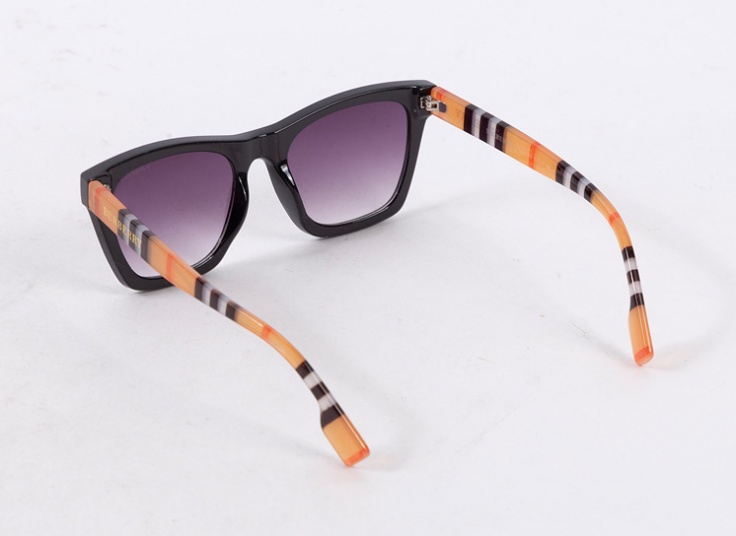 عینک آفتابی زنانه طرح Burberry مدل2818