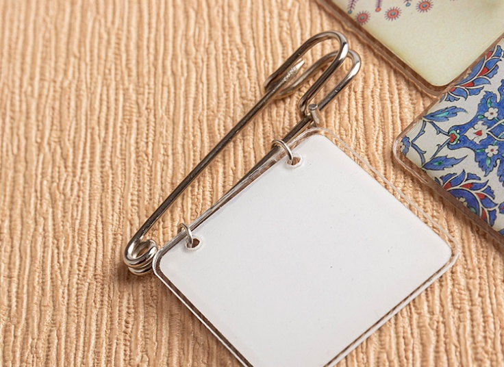 سنجاق سینه Square