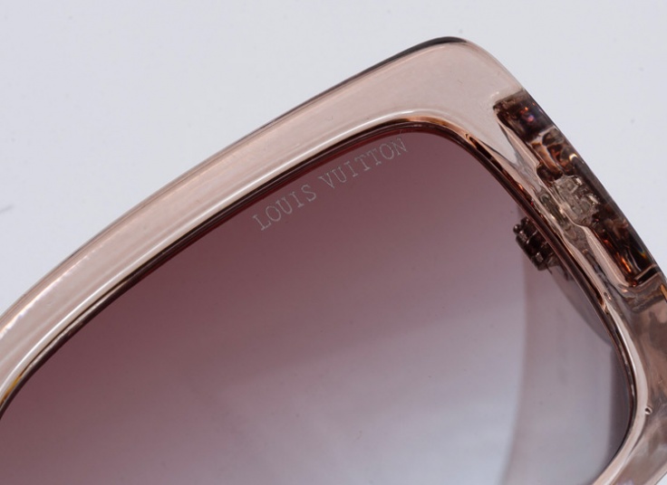 عینک آفتابی زنانه LouisVuitton مدل 1821