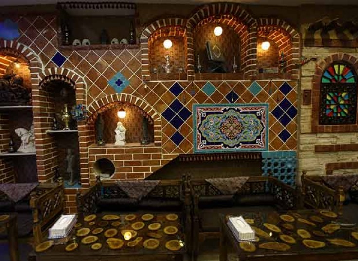 رستوران سرای سنتی اعیان