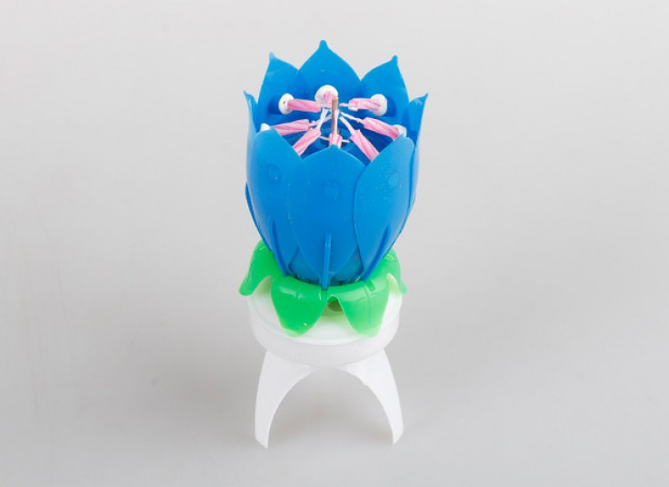 شمع موزیکال جادویی