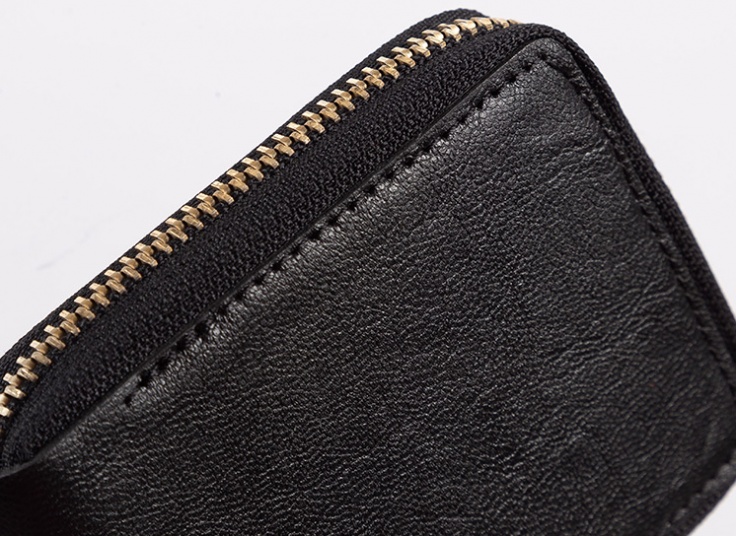 جاکارتی چرم گلدوزی‌ شده