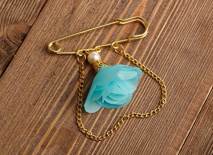 سنجاق سینه دست ساز