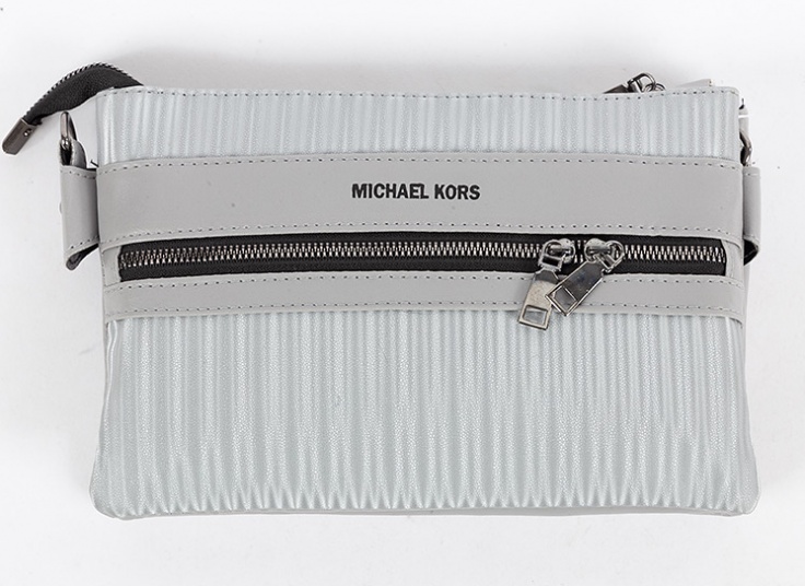 کیف پاسپورتی Michael Kors