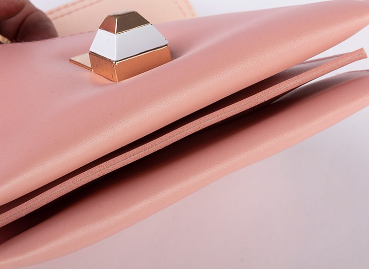 کیف دوشی زنانه سگک دار Triangle