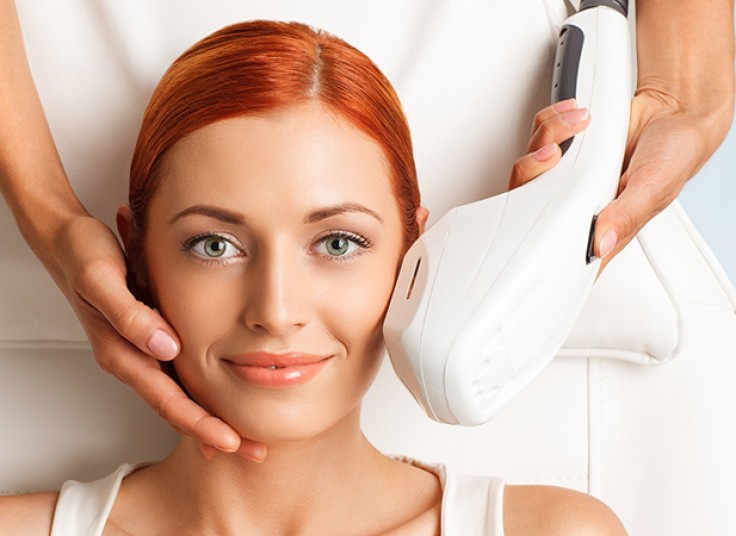 جوانسازی و رفع چروک باRFوUltra Sonicدر کلینیک آفتاب تابان