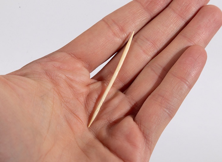 خلال دندان با چوب بامبو