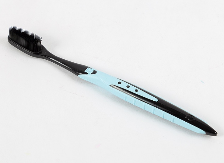 مسواک ذغالی Travel