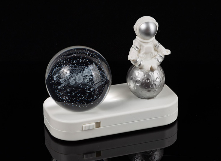 چراغ خواب شارژی فضانورد و گوی