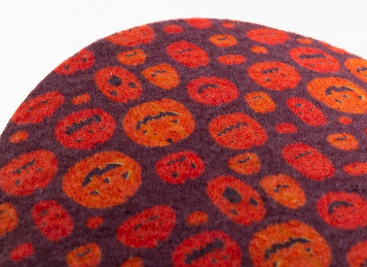 زیر قابلمه‌ای نمدی طرح‌دار