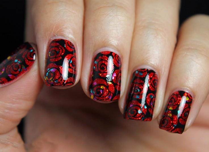 خدمات ناخن صورتگر ماه