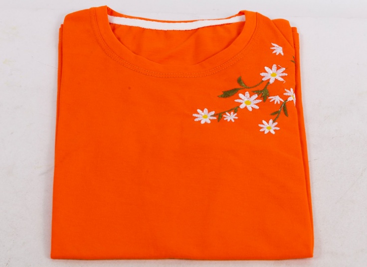 تیشرت زنانه گلدوزی طرح Spring