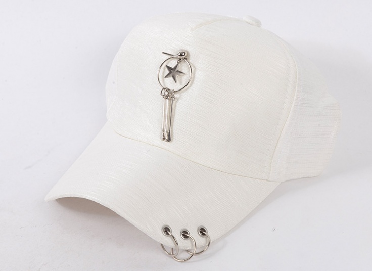 کلاه کپ پیرسینگ دار