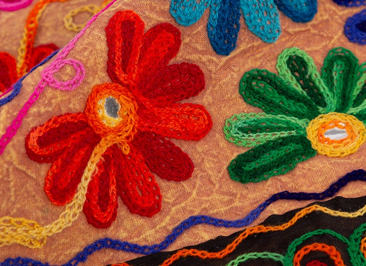 رومیزی سوزن دوزی و آینه کاری