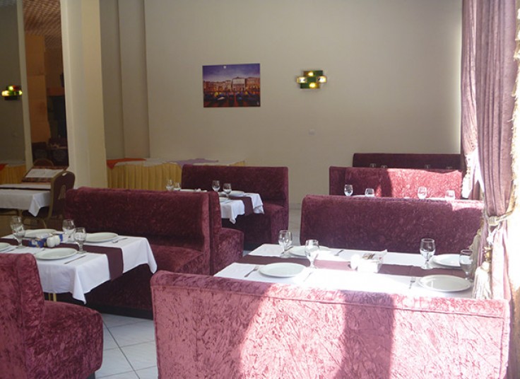 رستوران نارون هتل پارسیان انقلاب