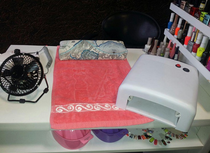 کاشت ناخن سالن دنیا