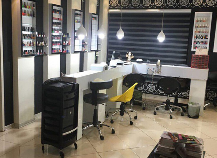 خدمات ناخن انستیتو زیبایی قیچی