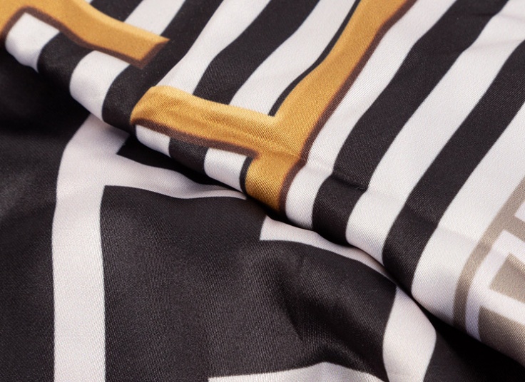 روسری ساتن طرح Fendi